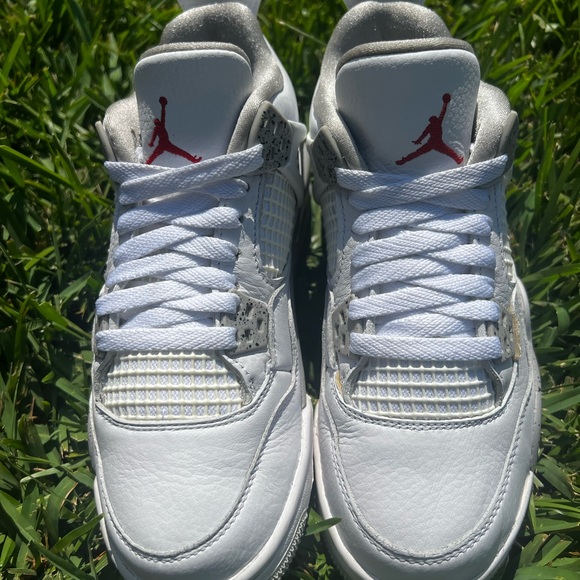 CLEAN Air Jordan 4 IV size 6 Womens White Oreo shoes
